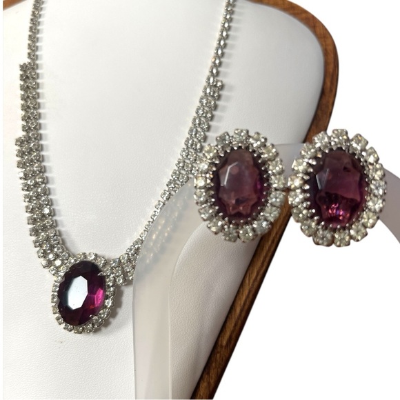 Vintage sparkling amethyst purple and clear rhinestone necklace and earring set - Picture 5 of 7